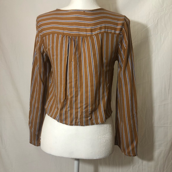 button down crop top - Picture 5 of 6